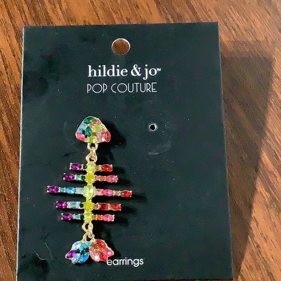 Hildie & Jo NWT - dangle fish bling multi color earrings skeleton fish bone - Picture 2 of 3